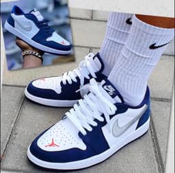 NIKE SB DUNK SNEAKERS